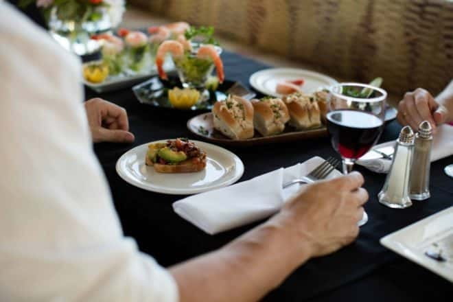 Toronto: Premium Harbor Cruise with Lunch, Brunch, or Dinner - Boarding the Toronto Odyssey at Toronto Harbour