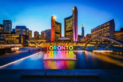 Toronto: Premium Night Driving Tour with Tower Entry
