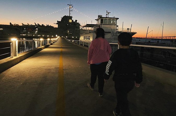 USS Yorktown Ghost Tour with Exclusive Night-Time Access - Guide Style and Group Experience