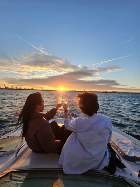 Valencia: Exclusive Sunset Cruise with Drink - Key points to know before booking