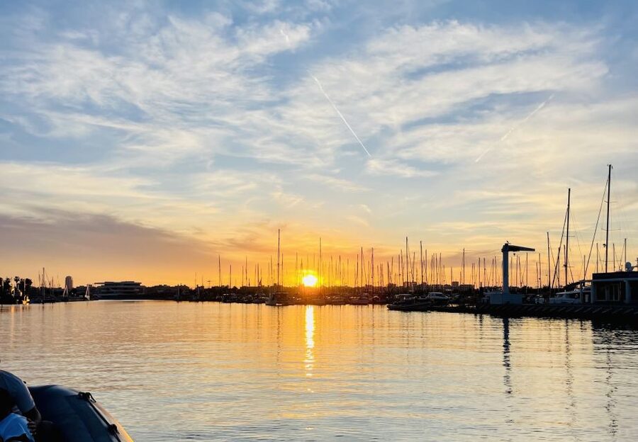 Valencia: Exclusive Sunset Cruise with Drink - Meeting at the orange Wavepol office