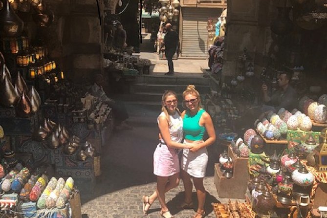 Vip Day Tour to Giza Pyramids, Sphinx, Gem Museum, and Lunch - The Sphinx and the classic photo stop