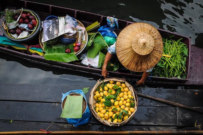 VIP Private Tour Damnoen Saduak+ Amphawa + Mae Klong Railway - Paddling through Damnoen Saduak