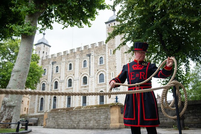 VIP Tower of London and Crown Jewels Tour with Private Beefeater Meet & Greet - What this Tower of London tour is really offering
