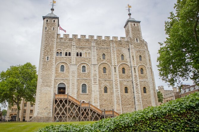 VIP Tower of London and Crown Jewels Tour with Private Beefeater Meet & Greet - The Beefeater audience, the tour’s best extra