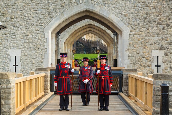 VIP Tower of London and Crown Jewels Tour with Private Beefeater Meet & Greet - Meeting at Tower Place and starting early