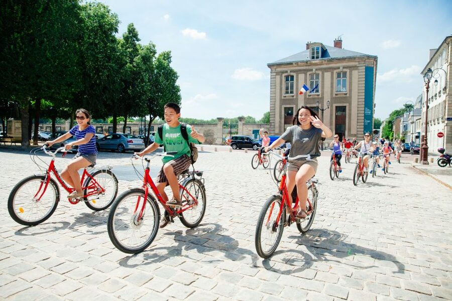 VIP Versailles Bike Tour & Kings Apartment Tour - The Musical Fountain Show and Time After the Tour