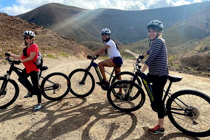 Volcanic Discovery PREMIUM eBike Tour: 35 km - Popcorn Beach, an unusual final coastal stop