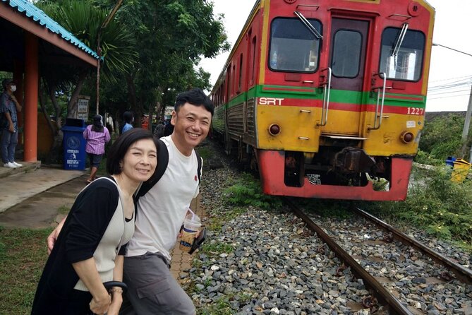 Wheelchair & Luxury Tour to Floating & Railway Markets - What the private guide adds