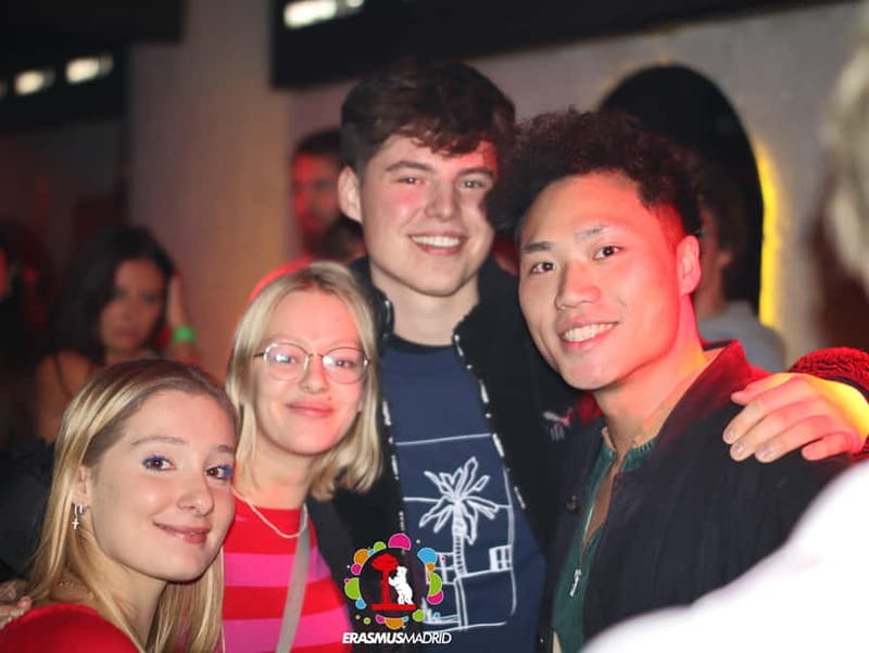 Wild Night Pub Crawl: Free Shots, Games & VIP Club Entry! - Who will enjoy this pub crawl