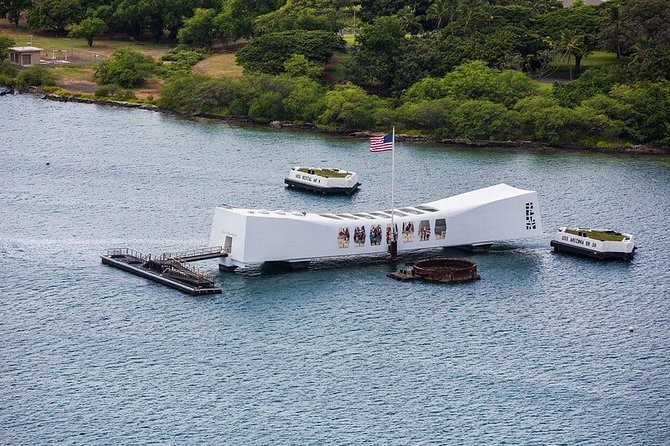 WWII Pearl Harbor Heroes Deluxe Tour - USS Bowfin reveals the Pacific submarine war