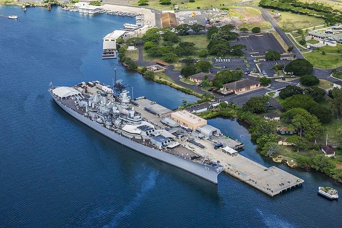 WWII Pearl Harbor Heroes Deluxe Tour - Aviation Museum combines aircraft and lunch