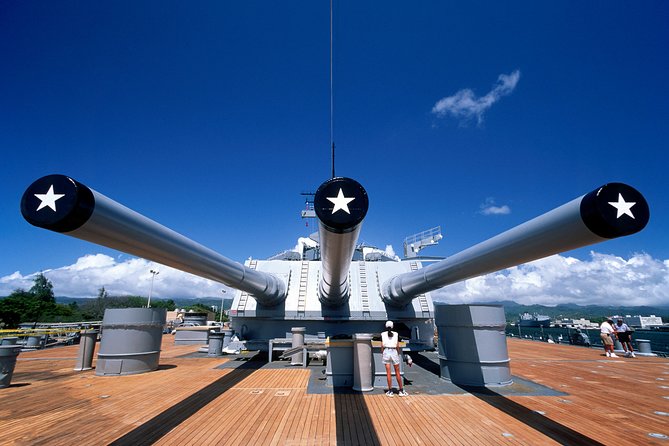 WWII Pearl Harbor Heroes Deluxe Tour - Pearl Harbor National Memorial sets the tone