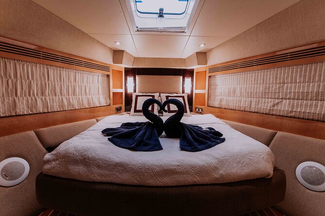 Yacht Trip Dubai : Book 56 ft Premium Yacht up to 21 people - How the price works for different group sizes